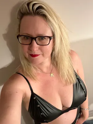 bustyblondmombshell OnlyFans